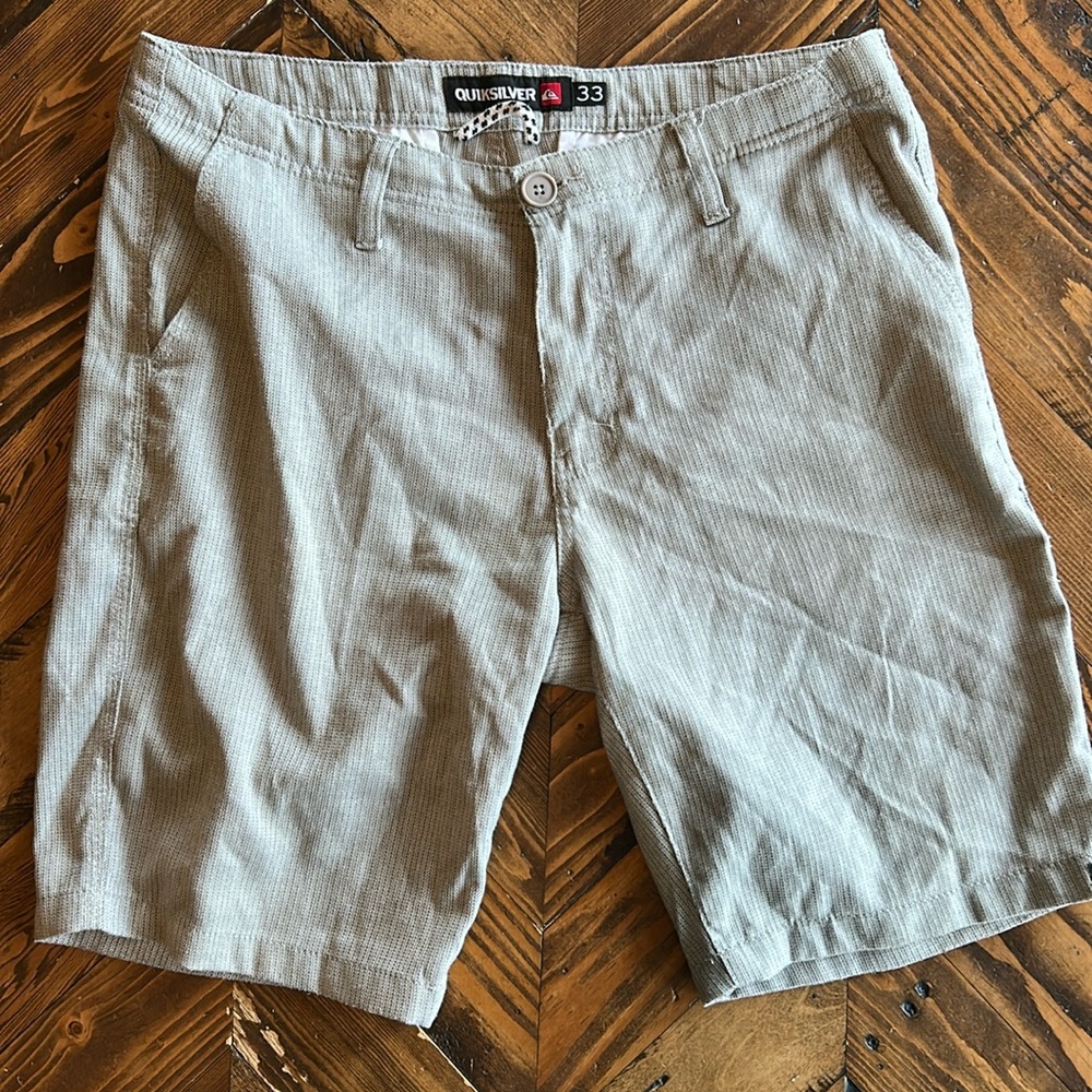 Men’s Quicksilver size 33 shorts